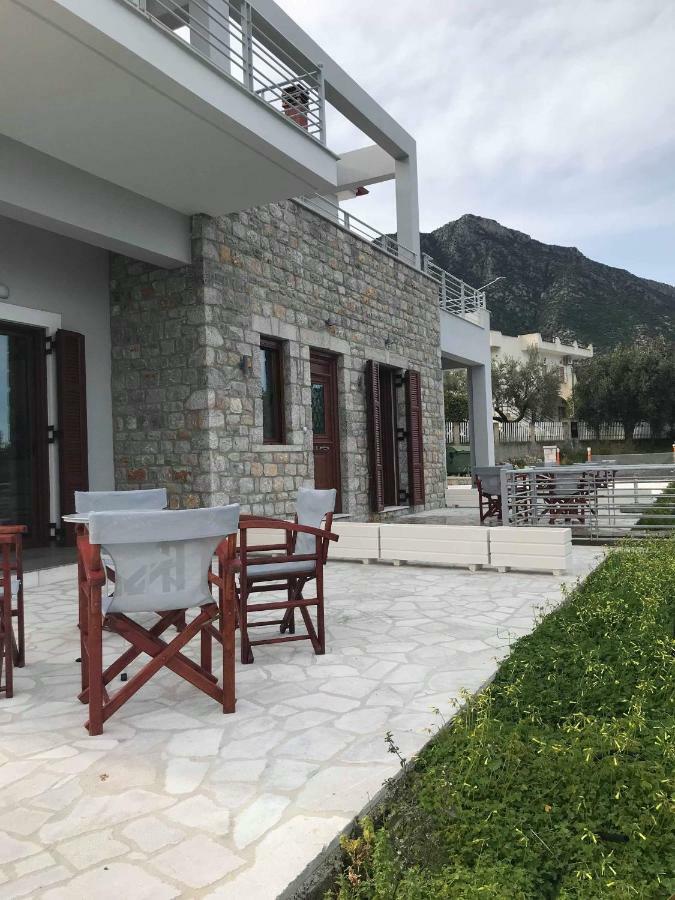 Light Blue House 3 Apartments Poulithra Bagian luar foto