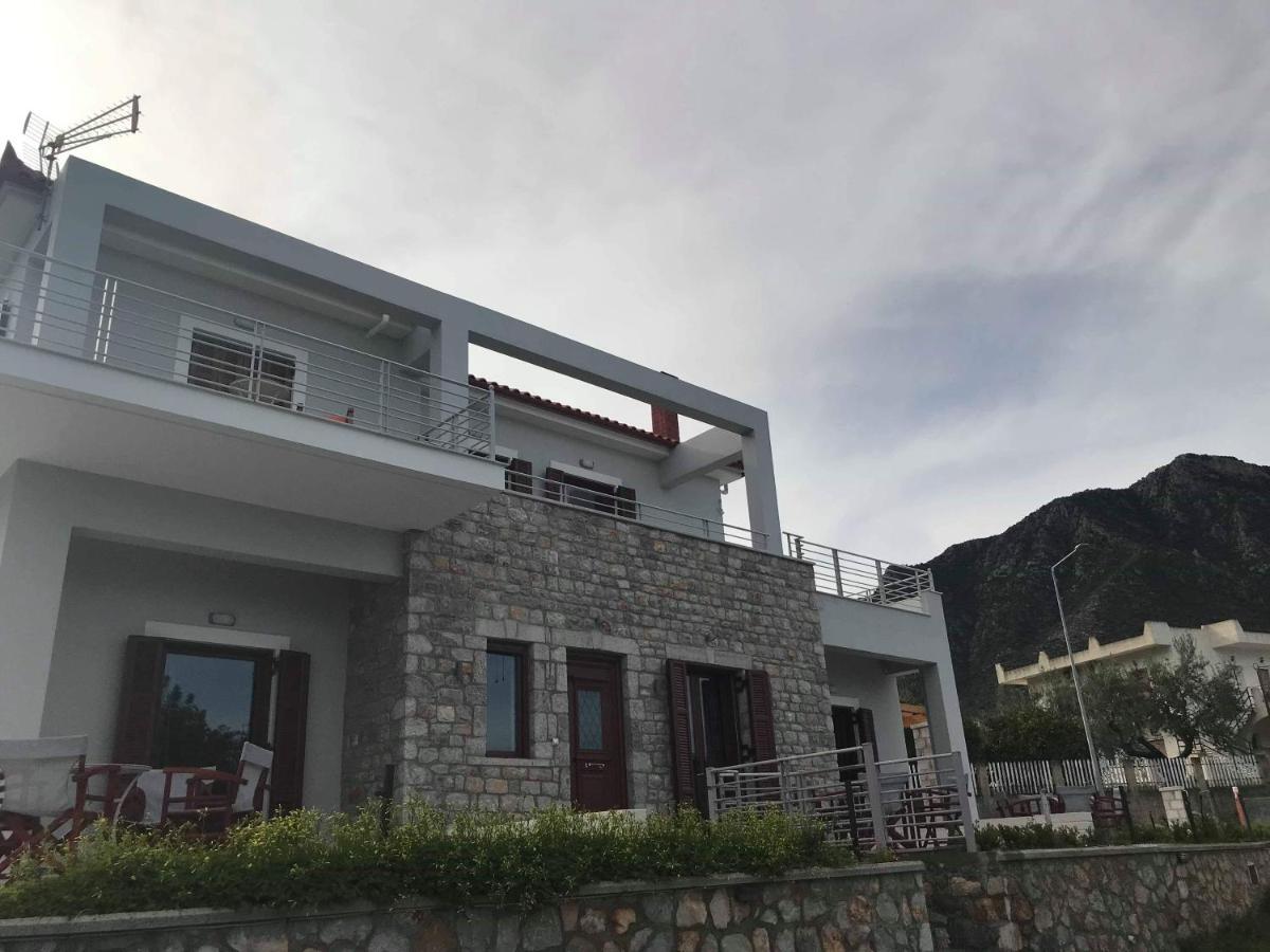 Light Blue House 3 Apartments Poulithra Bagian luar foto